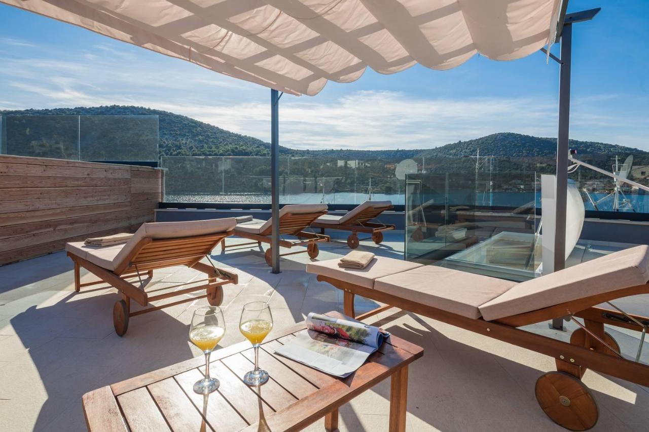 Beachfront Luxury Villa Vinišće Exteriör bild