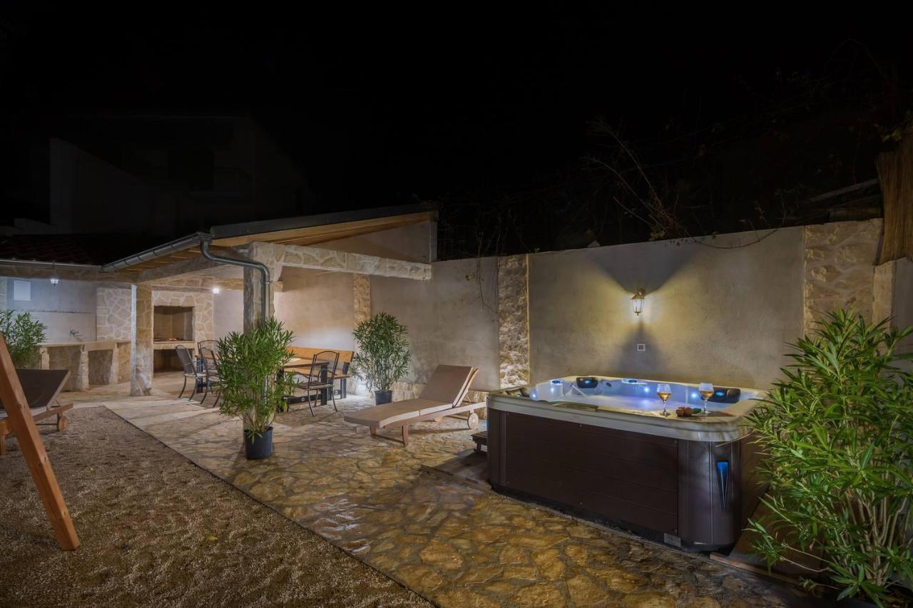 Beachfront Luxury Villa Vinišće Exteriör bild